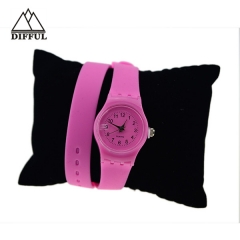 Montre en silicone longue sangle avec visée numérique visage cadran cercle dans différentes couleurs design spécial