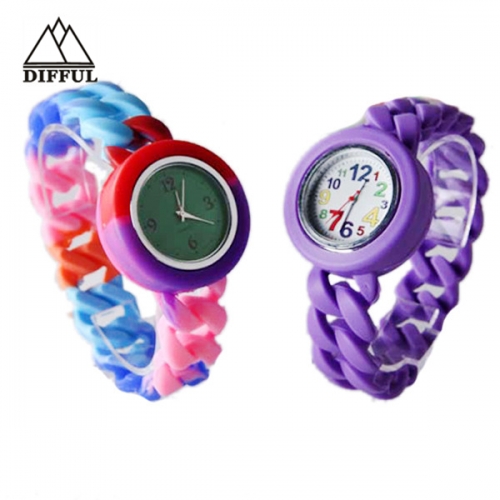 montre de forme perturbatrice montre en alliage en silicone montre pratique bracelet coloré