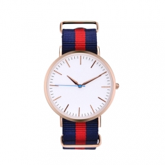 Nouveau style populaire OEM mode poignet Quartz montre